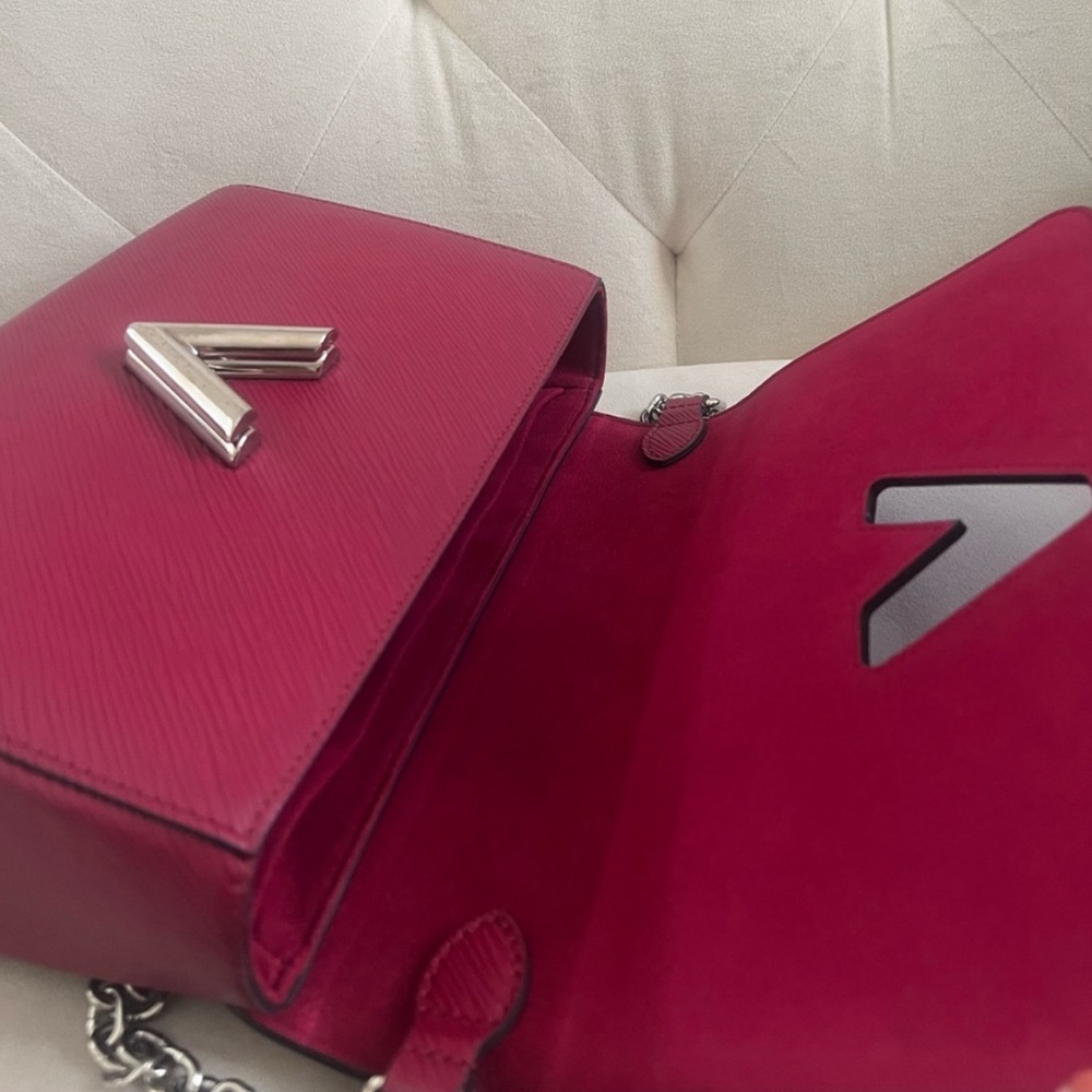 Louis Vuitton Burgundy Chain Epi Twist Bag - Picture 9 of 17